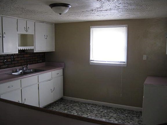3rd image of 1083 Nestor Dr