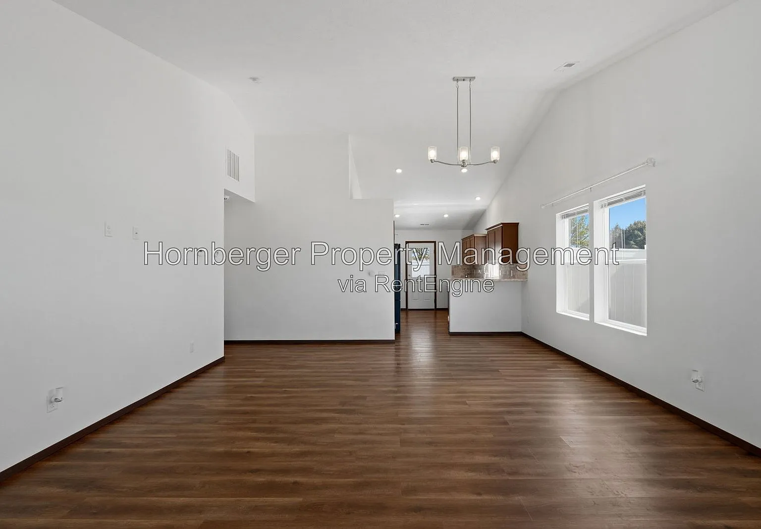 3 bed, 2.0 bath, 1340 sqft, $2,345 — Photo 4