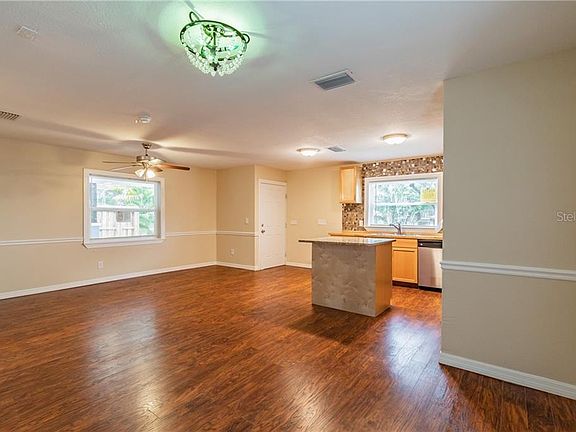 5th image of 1813 E Knollwood St