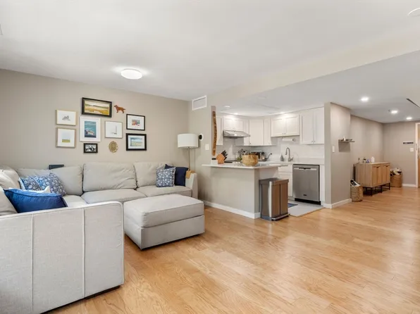 376 Commercial St APT 2B, Boston, MA 02109