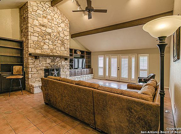4th image of 650 Oakland Hills Ln