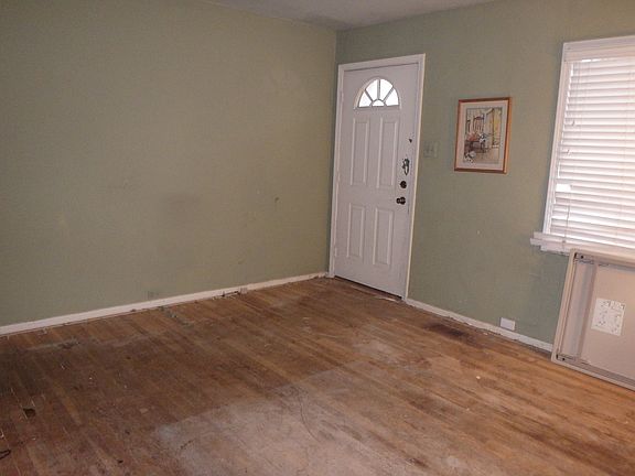 2nd image of 1815 Ravenswood Dr