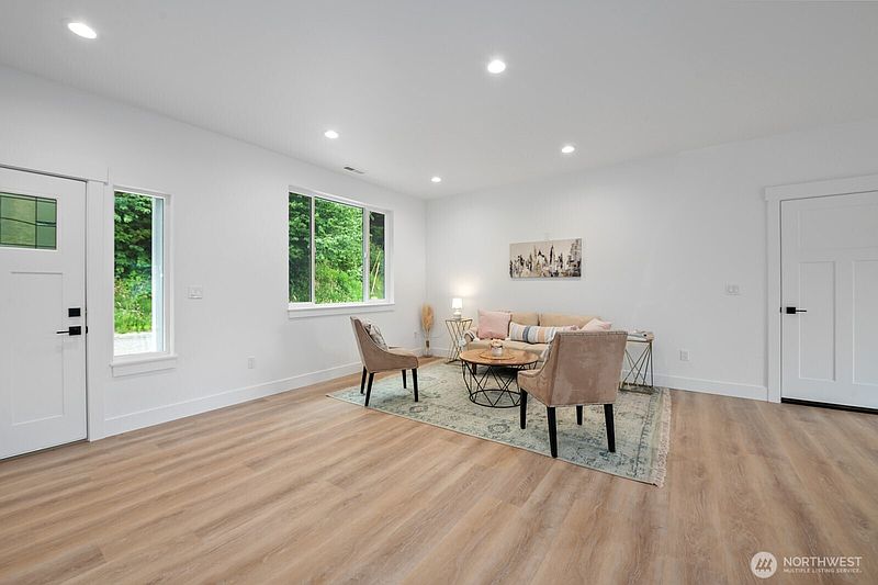 3rd image of 1122 Tecumseh Street