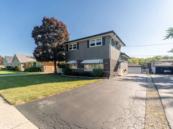 9315 S 80th Ct, Hickory Hills, IL 60457