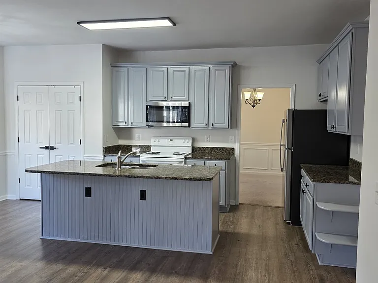 100 Silver Water Ct — Photo 5