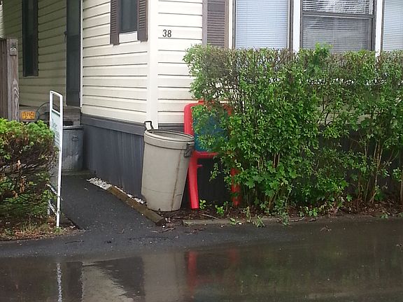 2nd image of 127 Parkway Trailer Ct