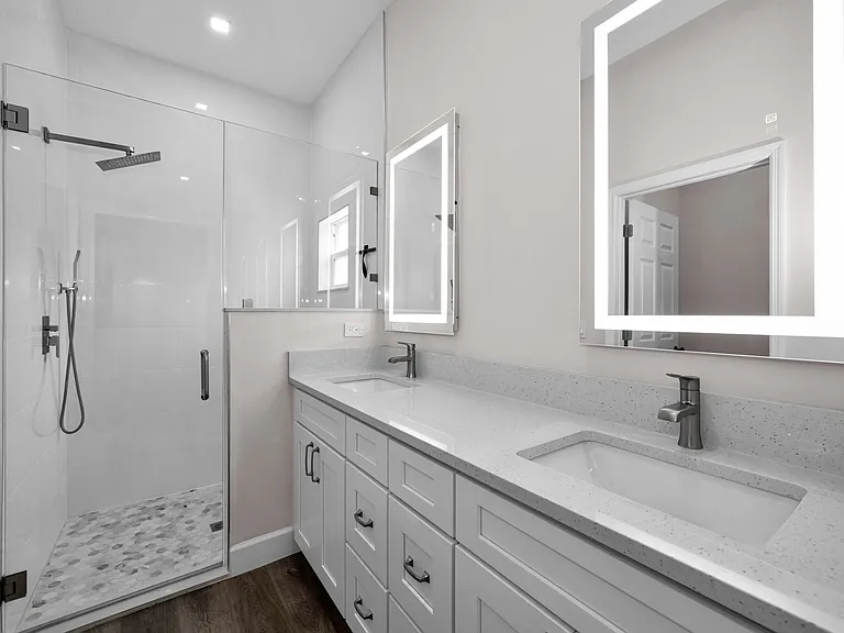 25-web-or-mls-Primary Bathroom 1a_07042026