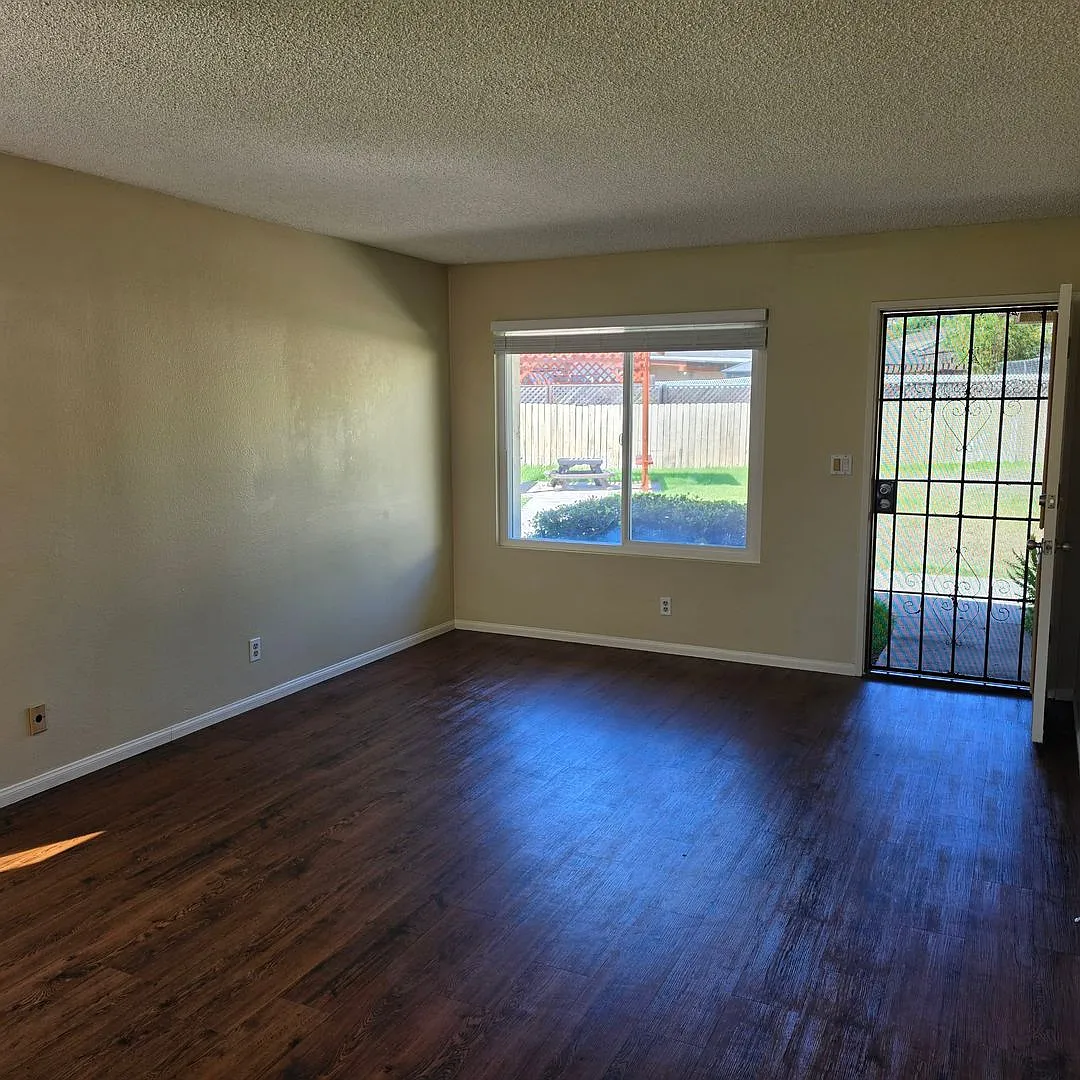 2 Bed Condo, El Cajon New Vinyl Floors, Covered Patio — Photo 4