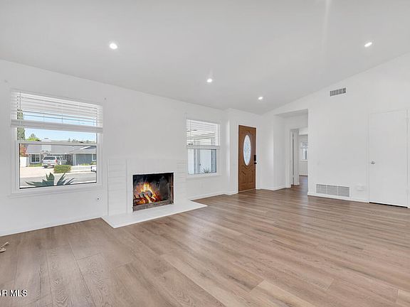 2nd image of 526 Fargo St