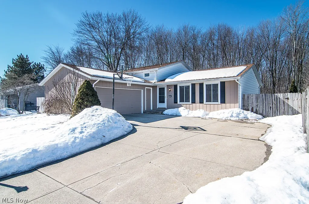 16064 Walnut Creek Dr photo 1