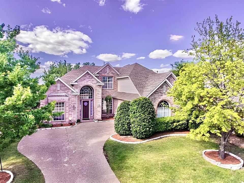 1st image of 1300 Neches Dr