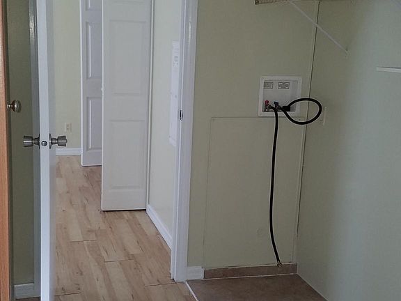 4th image of 2223 Gish Ln