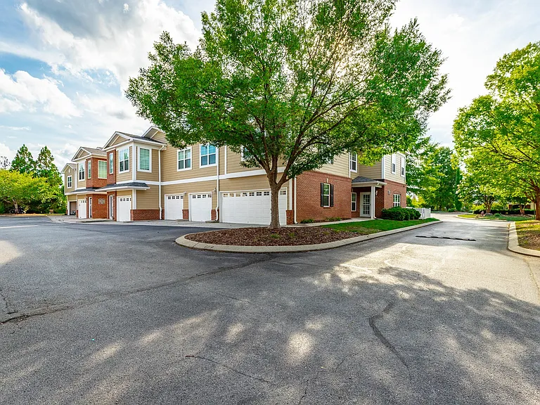 2105 Regency Ct — Photo 36