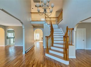 15 W Gate Rd, Montebello, NY 10901