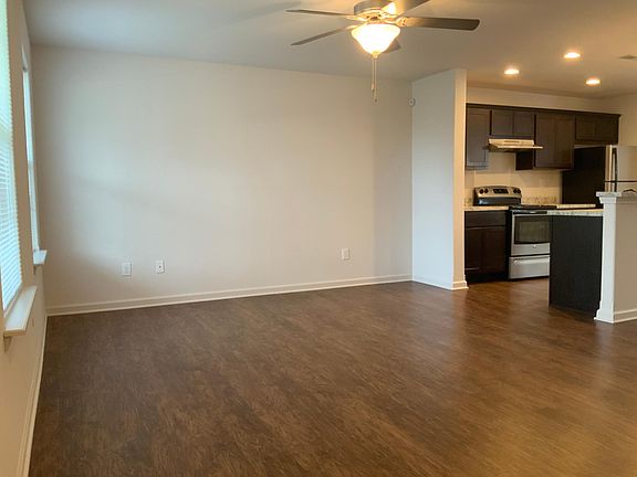 3rd image of 304 Preston Ave #102