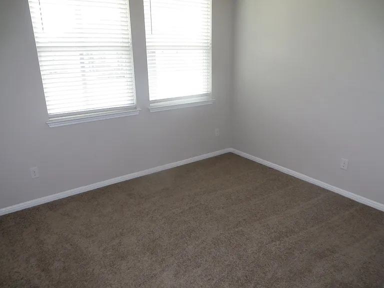 301 La Escalera Dr — Photo 4