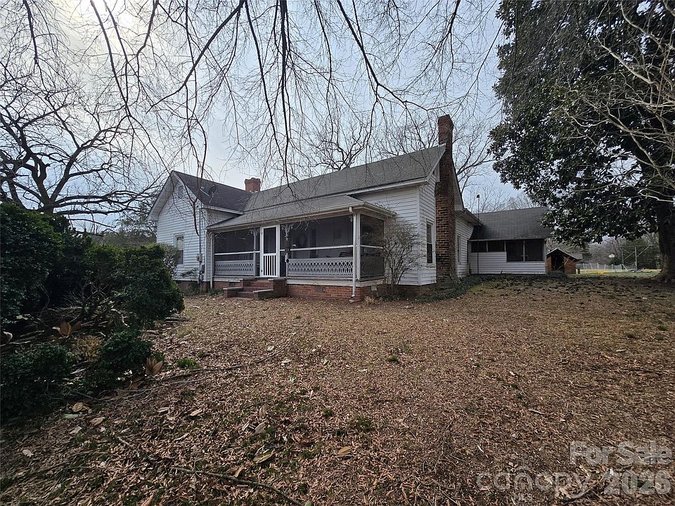 1st image of 32547 Valley Dr