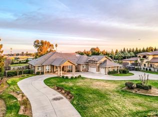 6857 E Carmalee Ln, Fresno, CA 93727