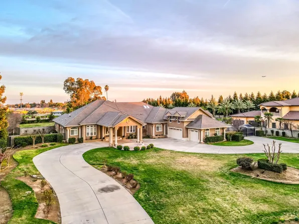 6857 E Carmalee Ln, Fresno, CA 93727