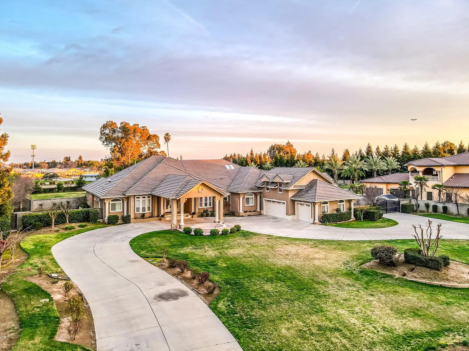 6857 E Carmalee Ln photo 1