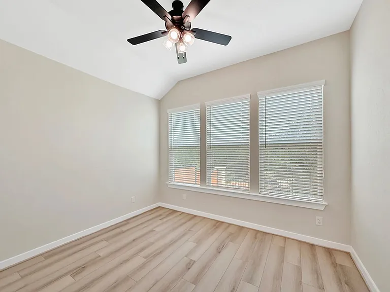 1590 Lone Grapevine — Photo 10