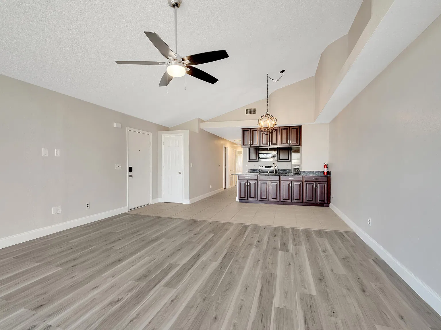 2452 Sweetwater Club Cir — Photo 4