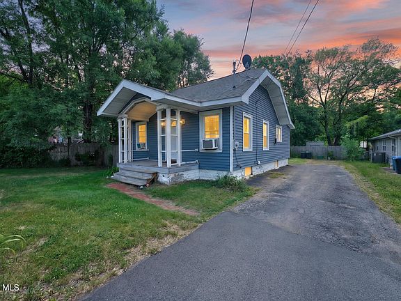 2nd image of 15 Vly Road