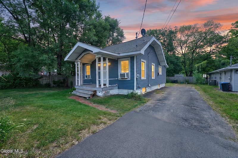 2nd image of 15 Vly Road
