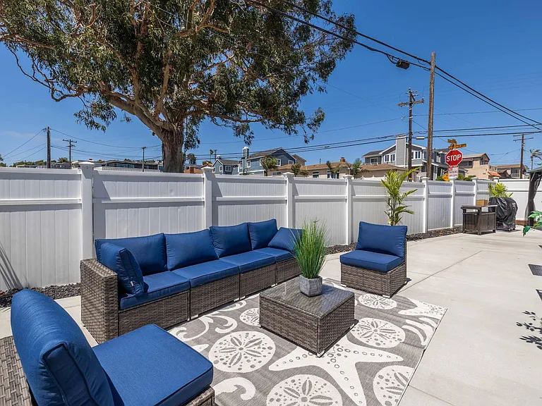 1326 Corona St — Photo 11
