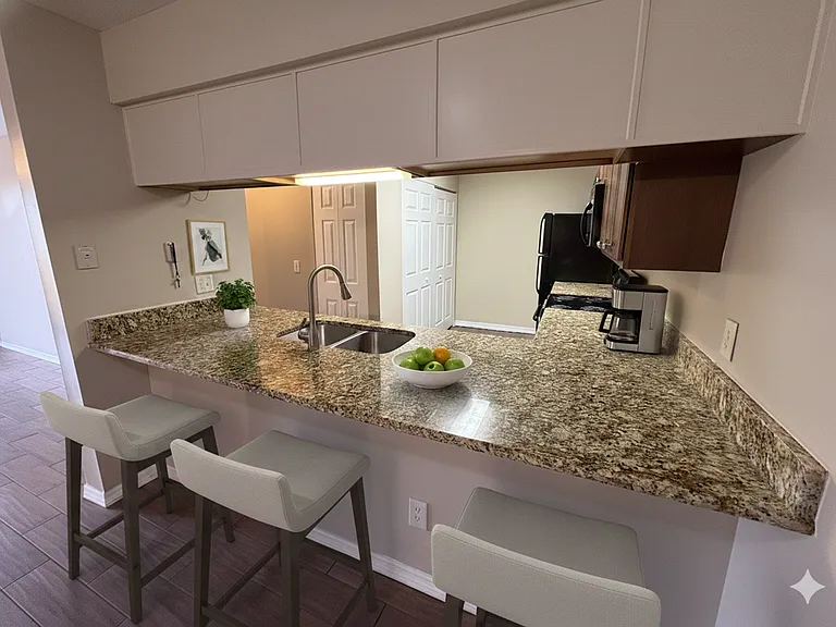 610 Kenwick Cir #103 — Photo 4