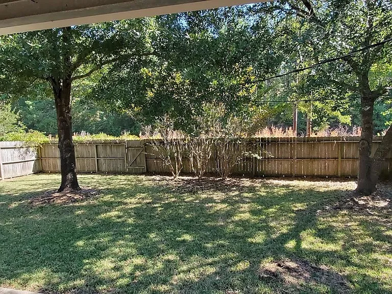 1207 Toby Ln — Photo 18