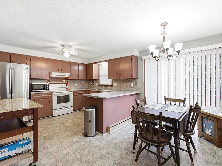 8 Harvest Dr — Photo 5