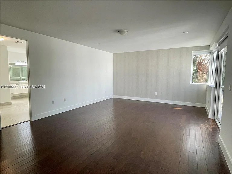 10250 NW 74th Ter — Photo 15