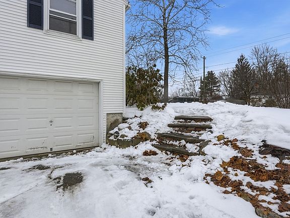 4th image of 105 Pomeroy Ln