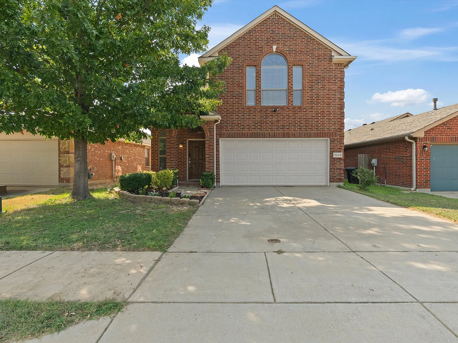 4 bed, 2280 sqft, $2,500 — Photo 1