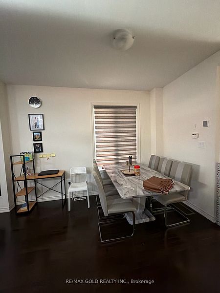 Brampton House for rent - 4 Bedrooms — photo 6