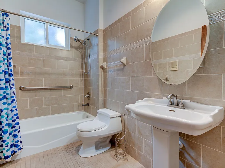 115 N Gomez Ave — Photo 10