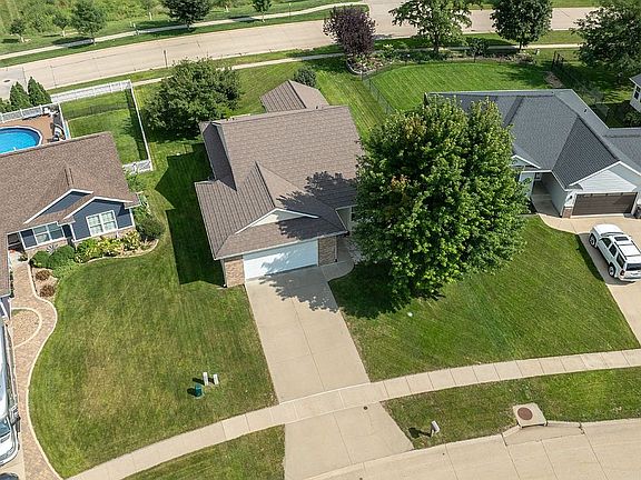 3rd image of 5820 Spring View Ct NE