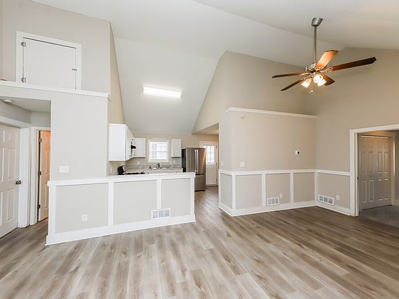 4th image of 1084 Abington Ct