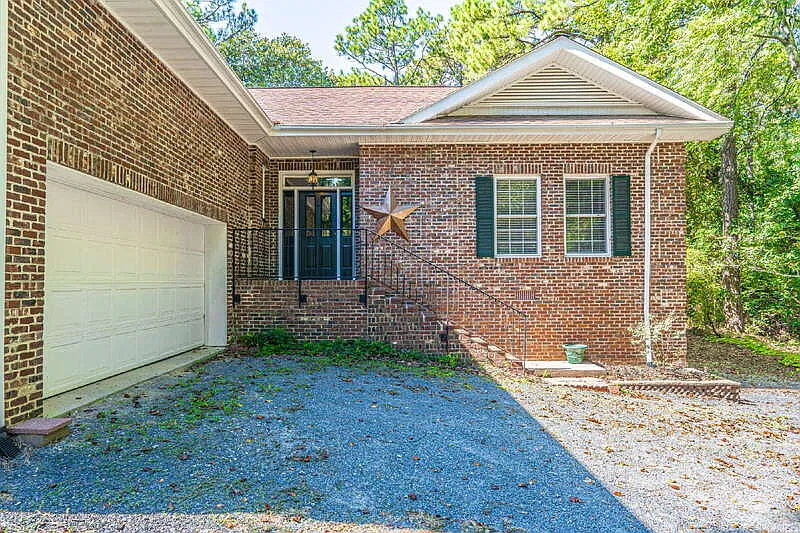 3 bed, 2.0 bath, 1615 sqft, $2,200 — Photo 3