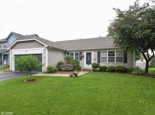 800 Hackberry Ln, Algonquin, IL 60102