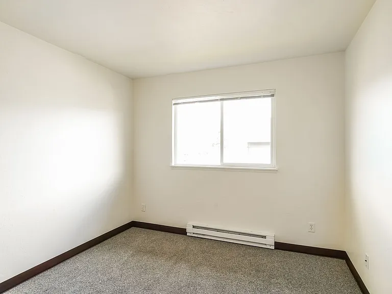 Brighton Park East Apartments — Photo 12