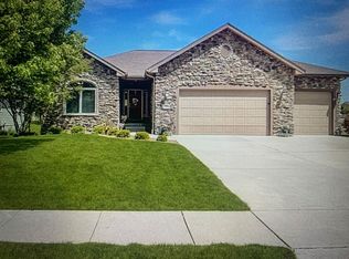 2901 157th St, Urbandale, IA 50323