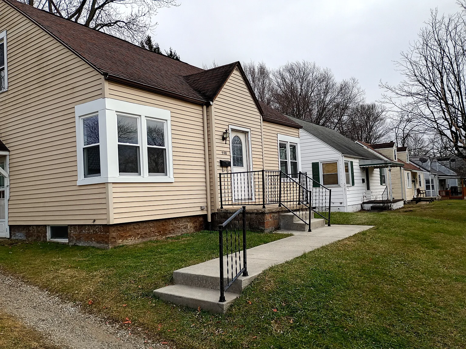 550 Connor Dr — Photo 3