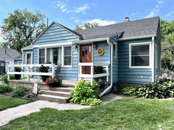 930 J St, Geneva, NE 68361