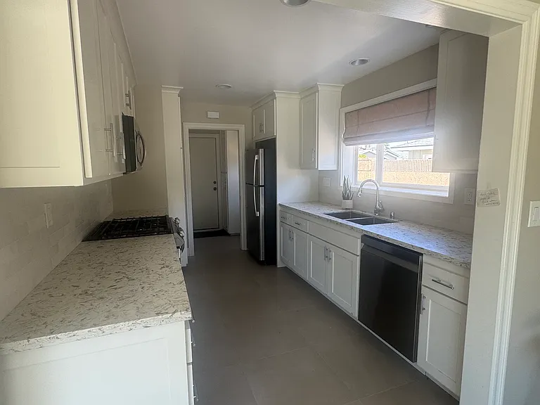 5262 Acacia Ave — Photo 2