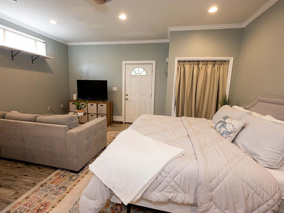 King size bed with large closet