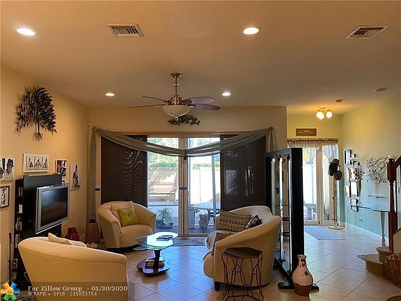 4th image of 3909 NE 21st Ave APT 8