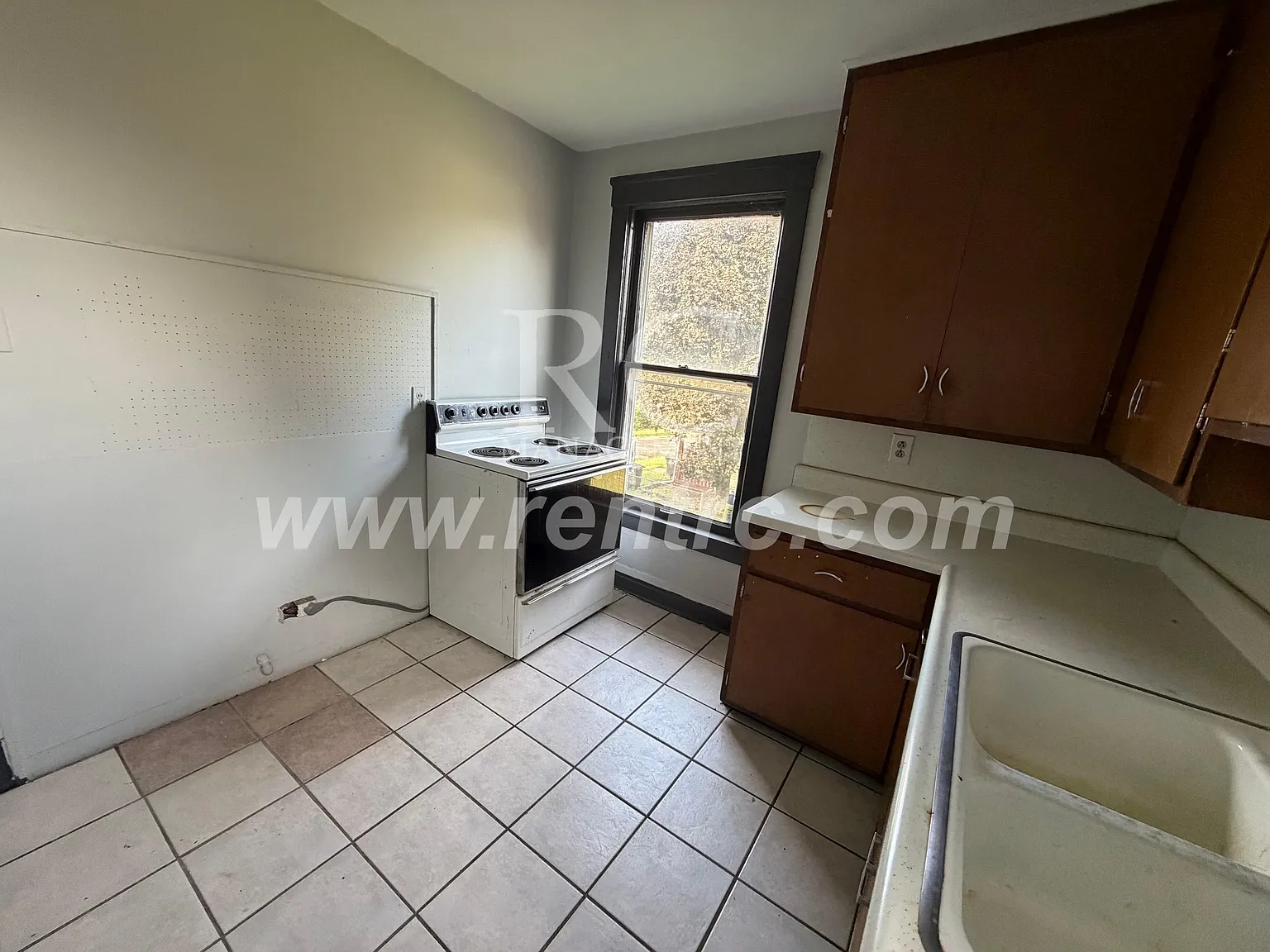2 bed, 800 sqft, $595 — Photo 2
