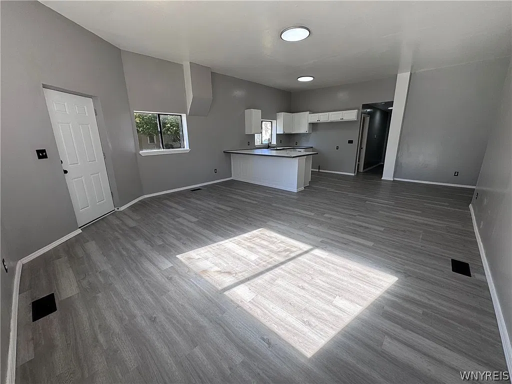 3 bed, 1.0 bath, 5356 sqft, $1,600 — Photo 4